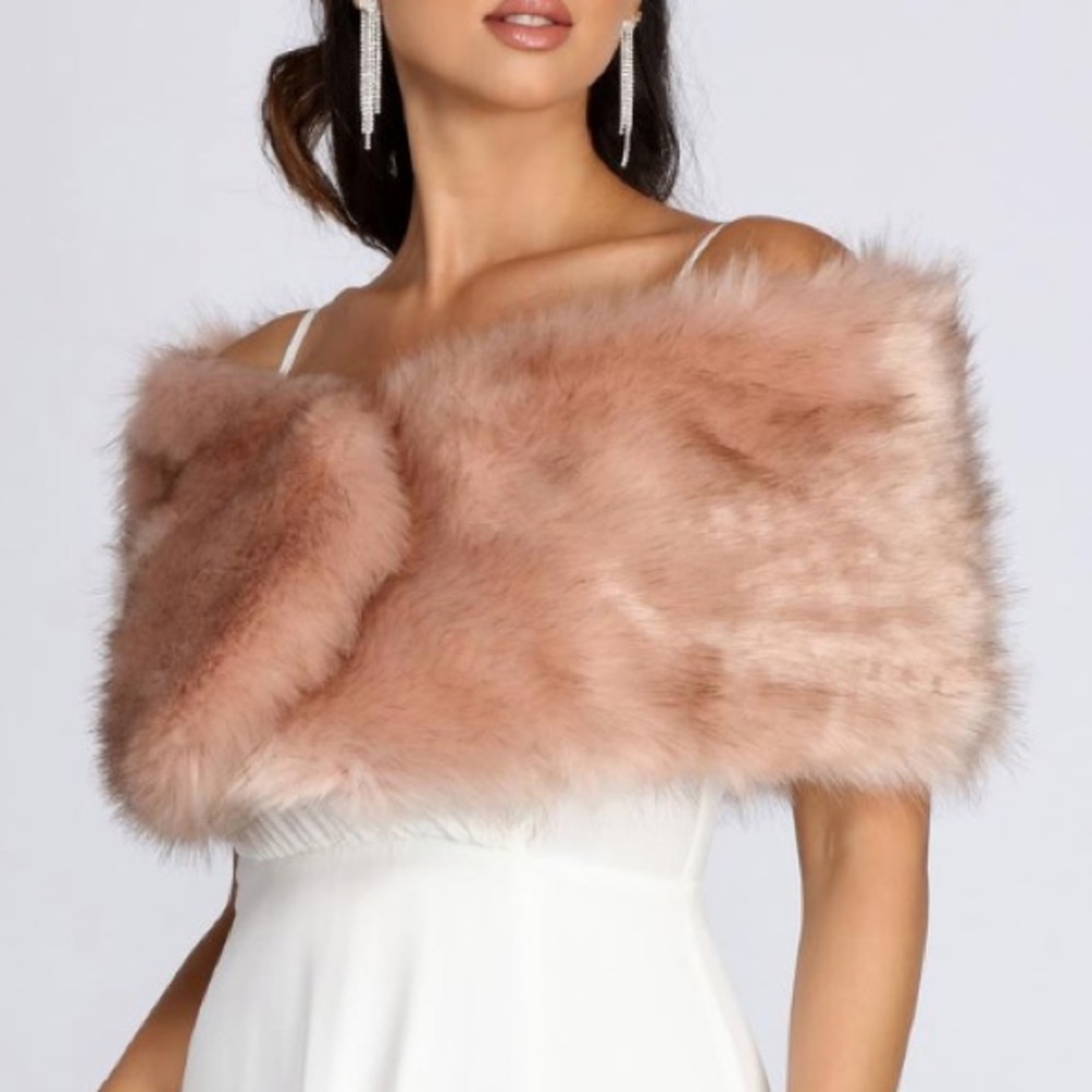 MS. DIVA FAUX FUR SHAWL